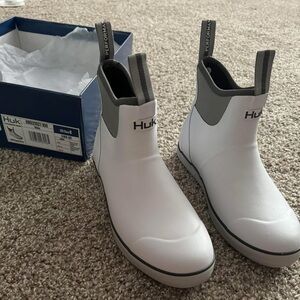 ****BNIB**** Men’s size 8 Women’s size 10
